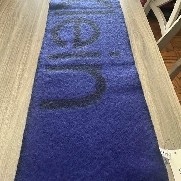Calvin Klein Blue scarf - Picture 4 of 7